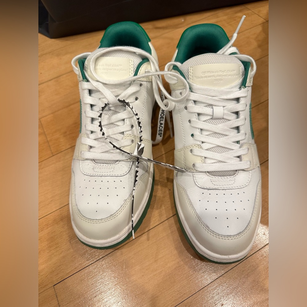 Brand new off-white men’s sneaker with box and dust bag